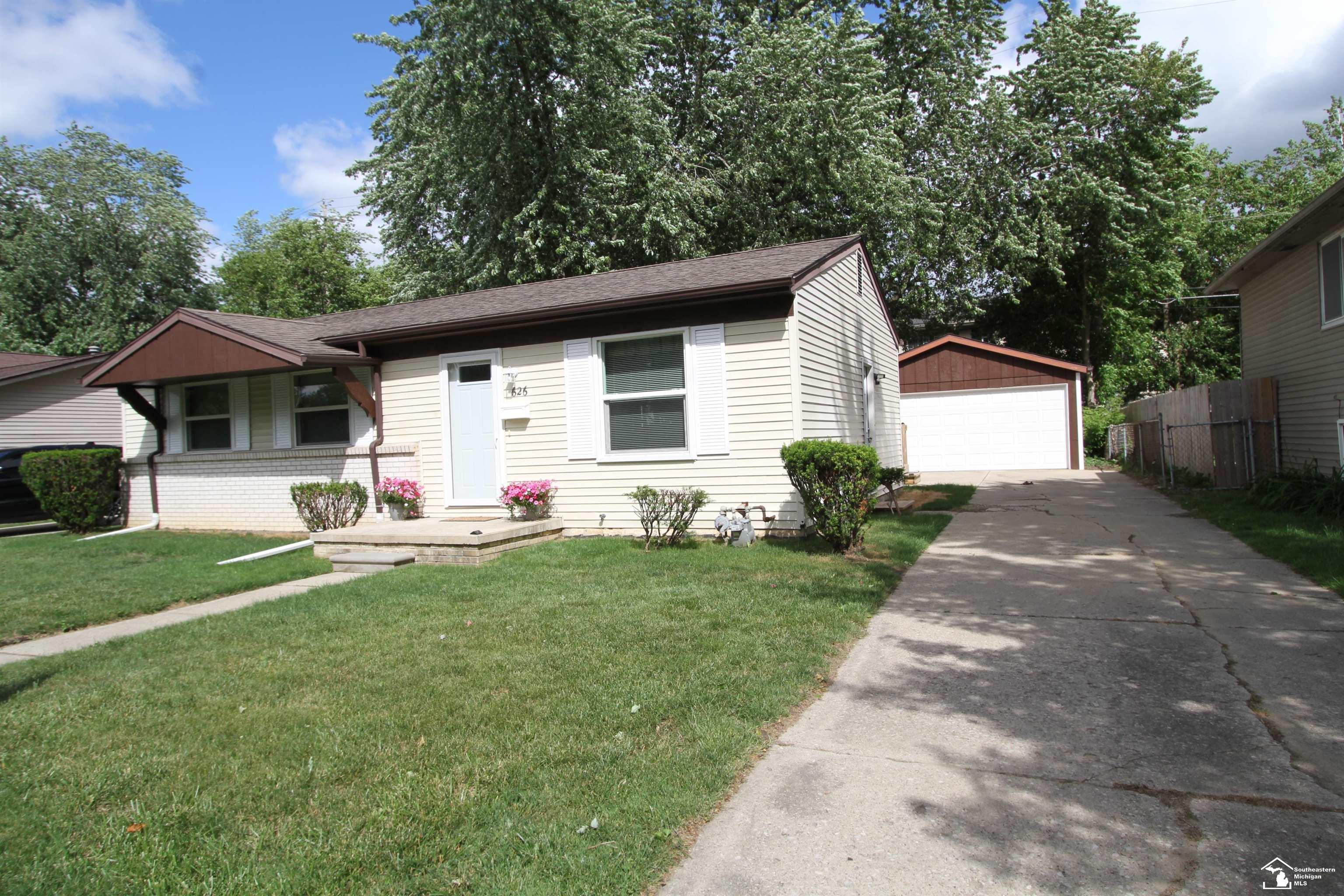 626 John Rolfe Drive Monroe, MI 48162 - Photo 3 of 31
