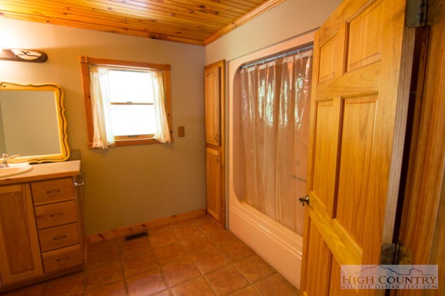 944 Rhymer Branch Road Deep Gap, NC 28618 - Photo 4 of 43 Gallery Image 4