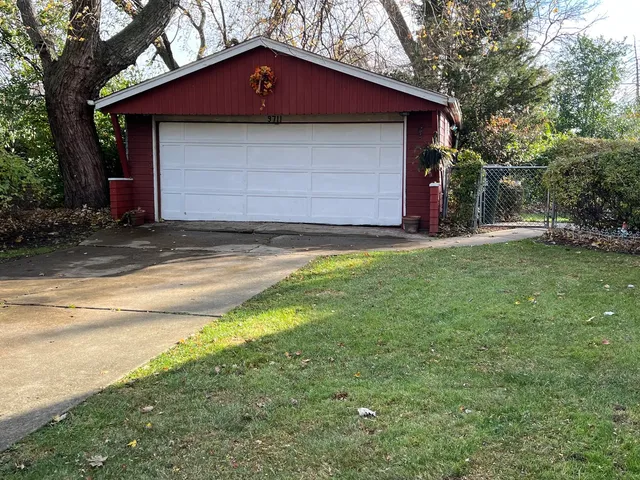 a view of yard with green space and trees
