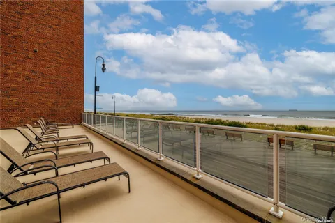 $548,000 | 370 West Broadway, Unit 5W, Long Beach, NY 11561