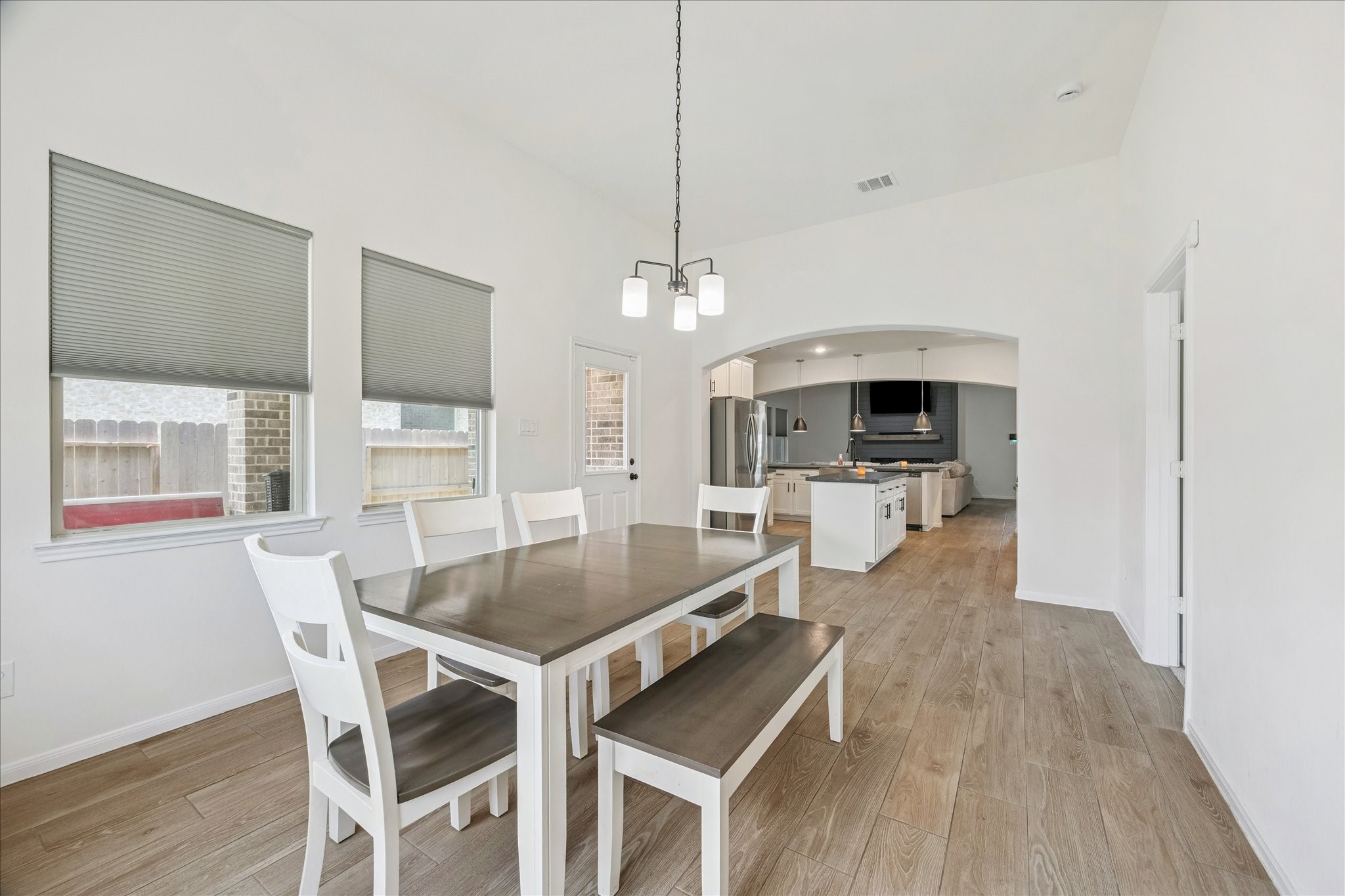 1734 Compass Rose Angleton, TX 77515 - Photo 12 of 23 Sencond view featuring a close up of the custom shades throughtout the home.