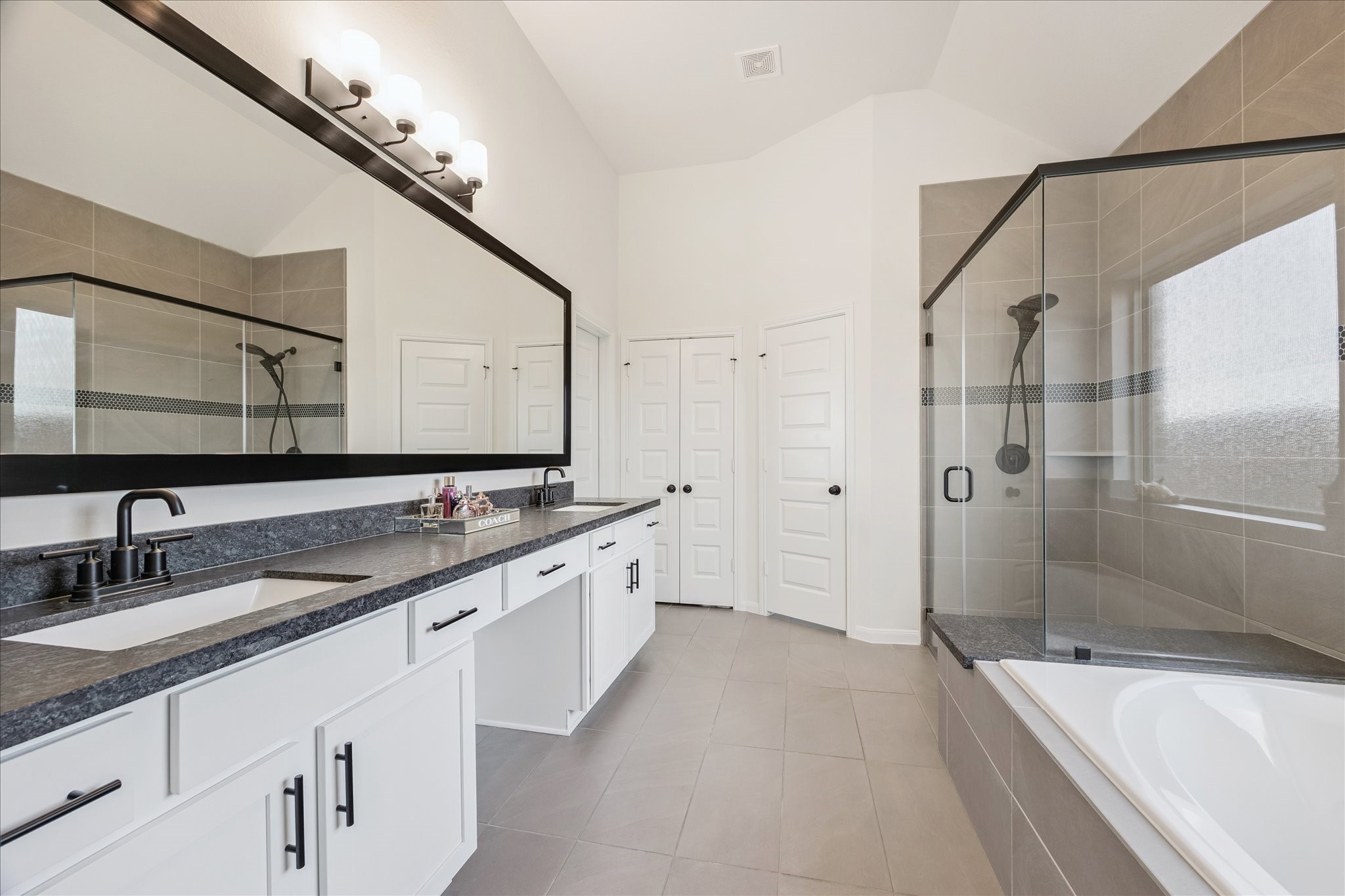 1734 Compass Rose Angleton, TX 77515 - Photo 15 of 23 Primary bathoom