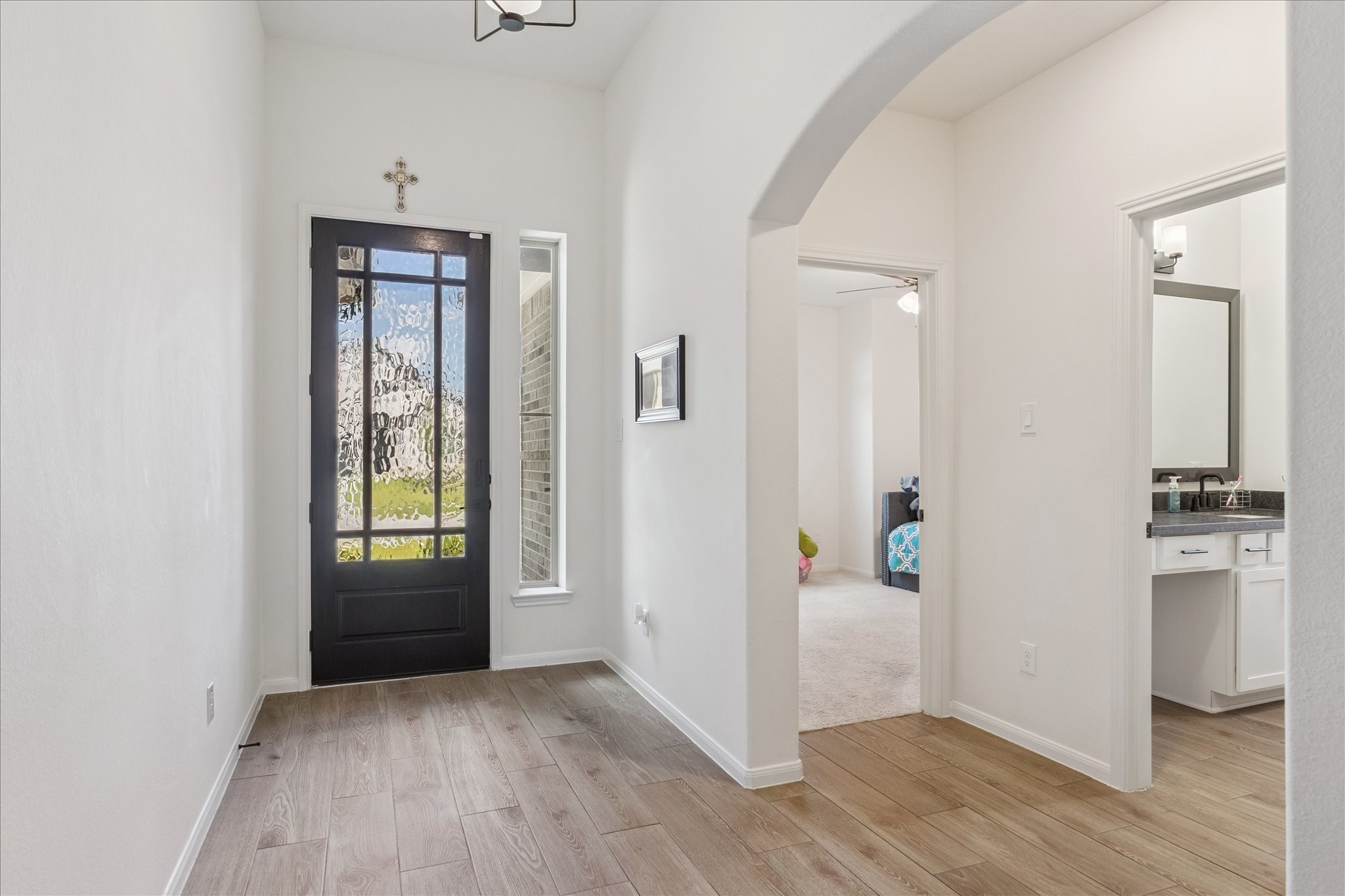 1734 Compass Rose Angleton, TX 77515 - Photo 4 of 23 Wide entryway with 2 bedrooms and a full bath to the left just inside the front door.