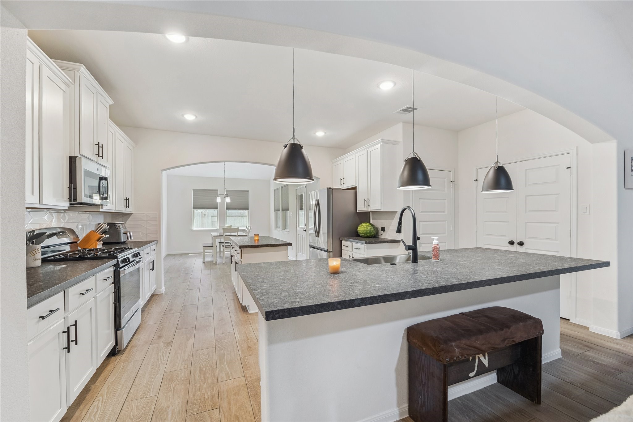 1734 Compass Rose Angleton, TX 77515 - Photo 8 of 23 Large island that faces the family room.