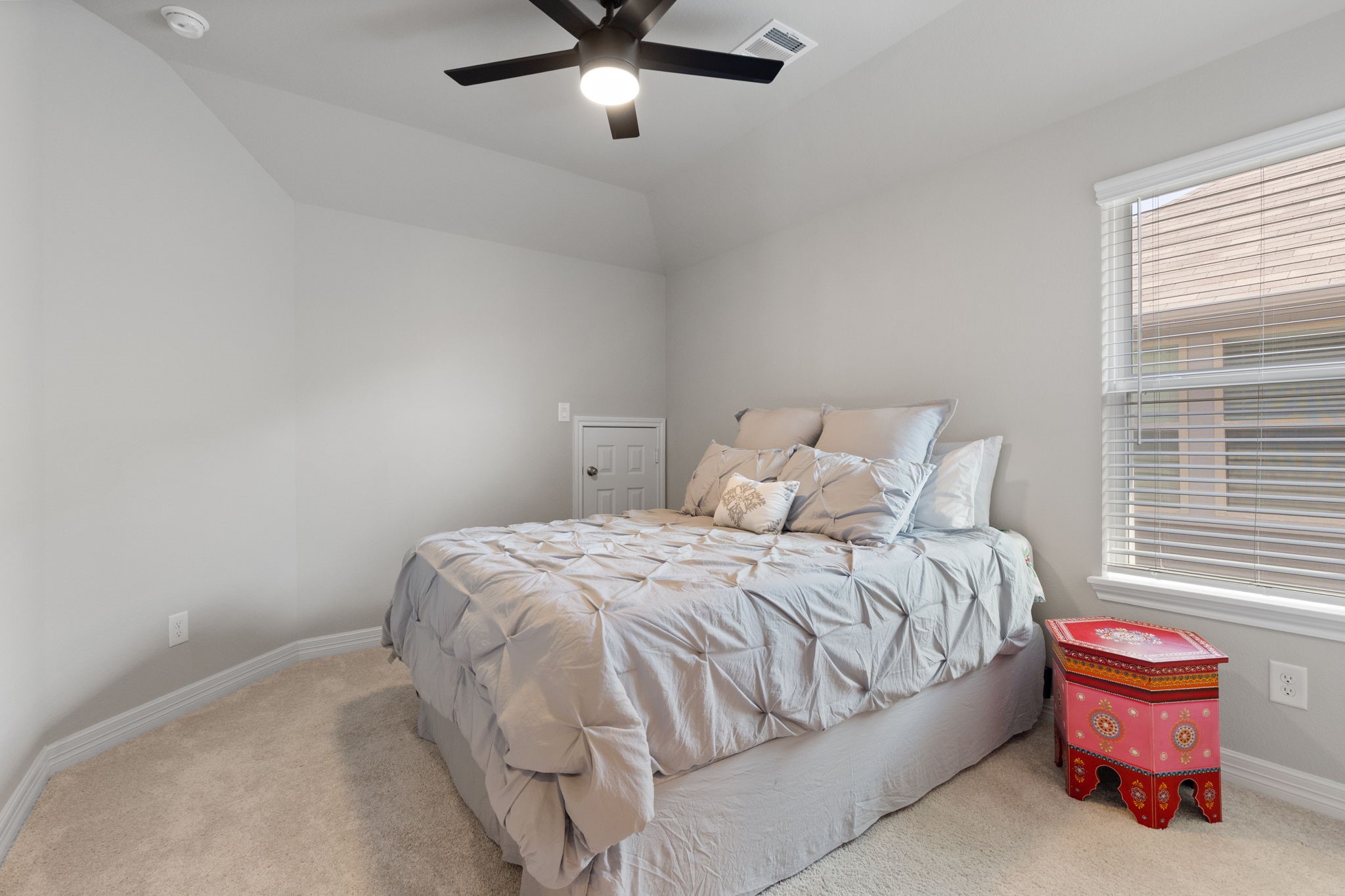 3541 Cherrybark Gable Ln Spring Spring, TX 77386 - Photo 23 of 39 Bedroom 2 upstairs with private ensuite bathroom.