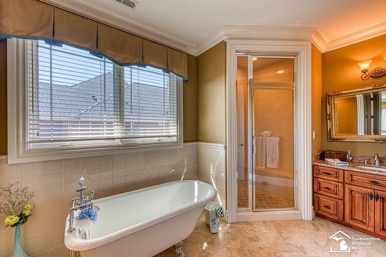 1049 Abbey Road Monroe, MI 48161 - Photo 46 of 65 50036648-45.JPG