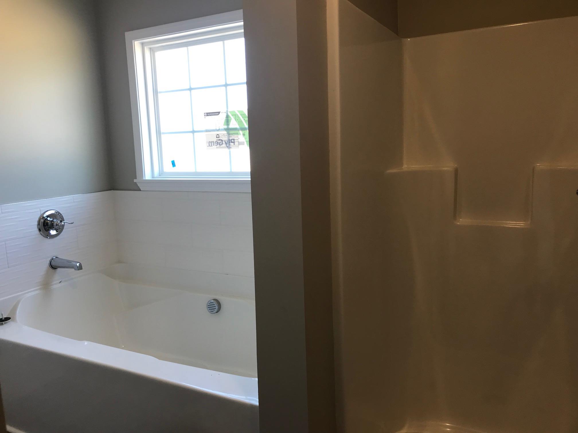 143 A T G T Road Portland, TN 37148 - Photo 3 of 13 a bathroom with a bathtub