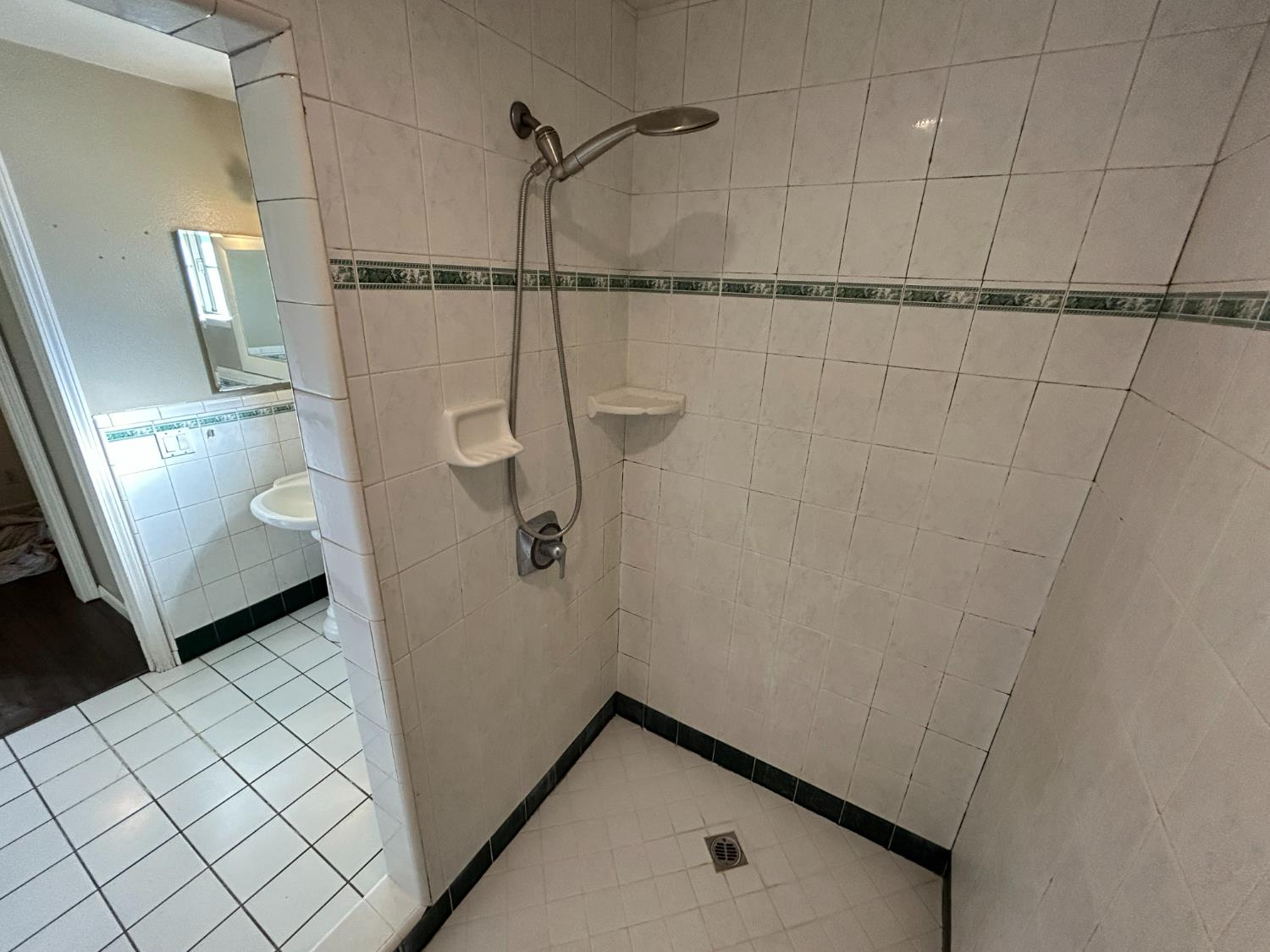 2581 Ballantyne Drive Merced, CA 95341 - Photo 10 of 16 a view of bathroom