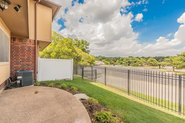 $285,000 | 260 Corinna Court, Hurst, TX 76053