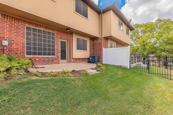 $285,000 | 260 Corinna Court, Hurst, TX 76053