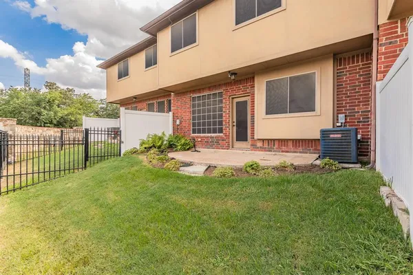 $285,000 | 260 Corinna Court, Hurst, TX 76053