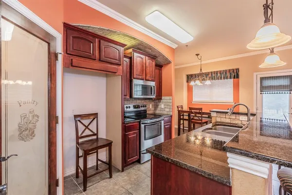 $285,000 | 260 Corinna Court, Hurst, TX 76053