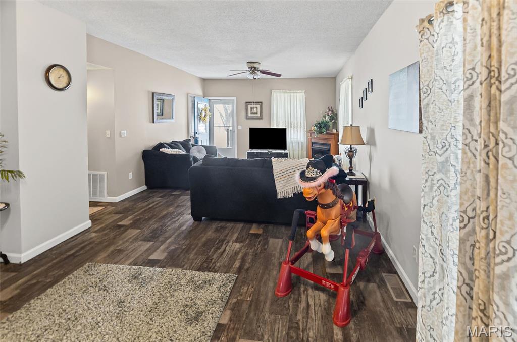 101 Mor Wilsonville, IL 62093 - Photo 13 of 31