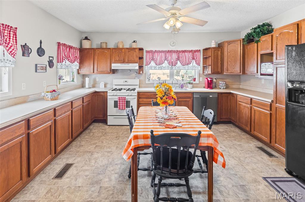 101 Mor Wilsonville, IL 62093 - Photo 19 of 31