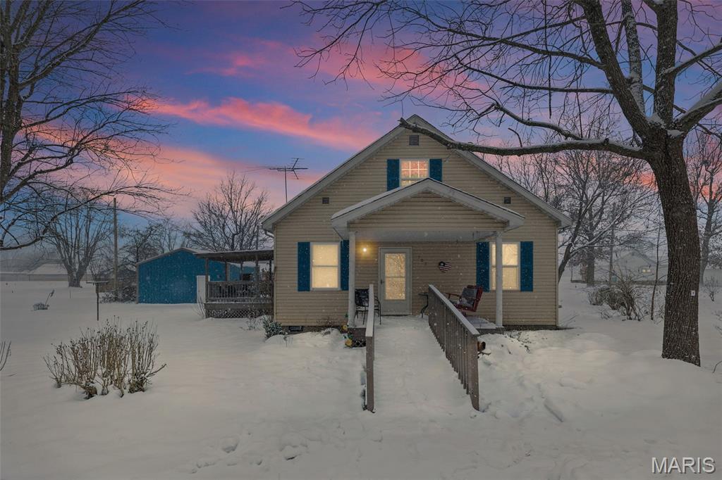 101 Mor Wilsonville, IL 62093 - Photo 2 of 31