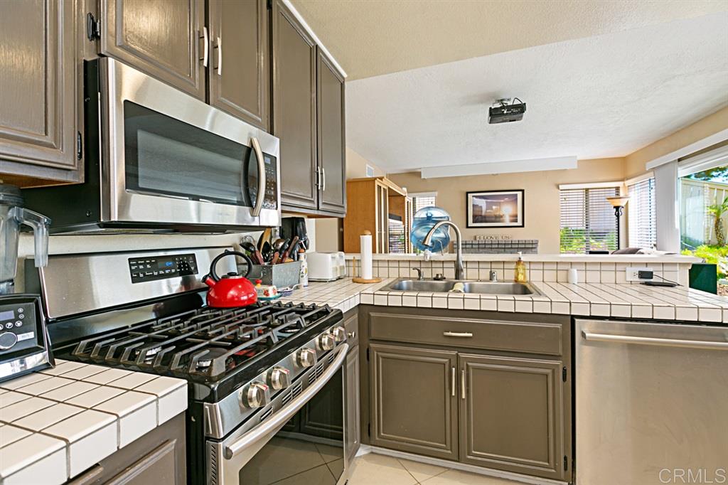 1642 Promontory Ridge Way Vista, CA 92081 - Photo 6 of 23
