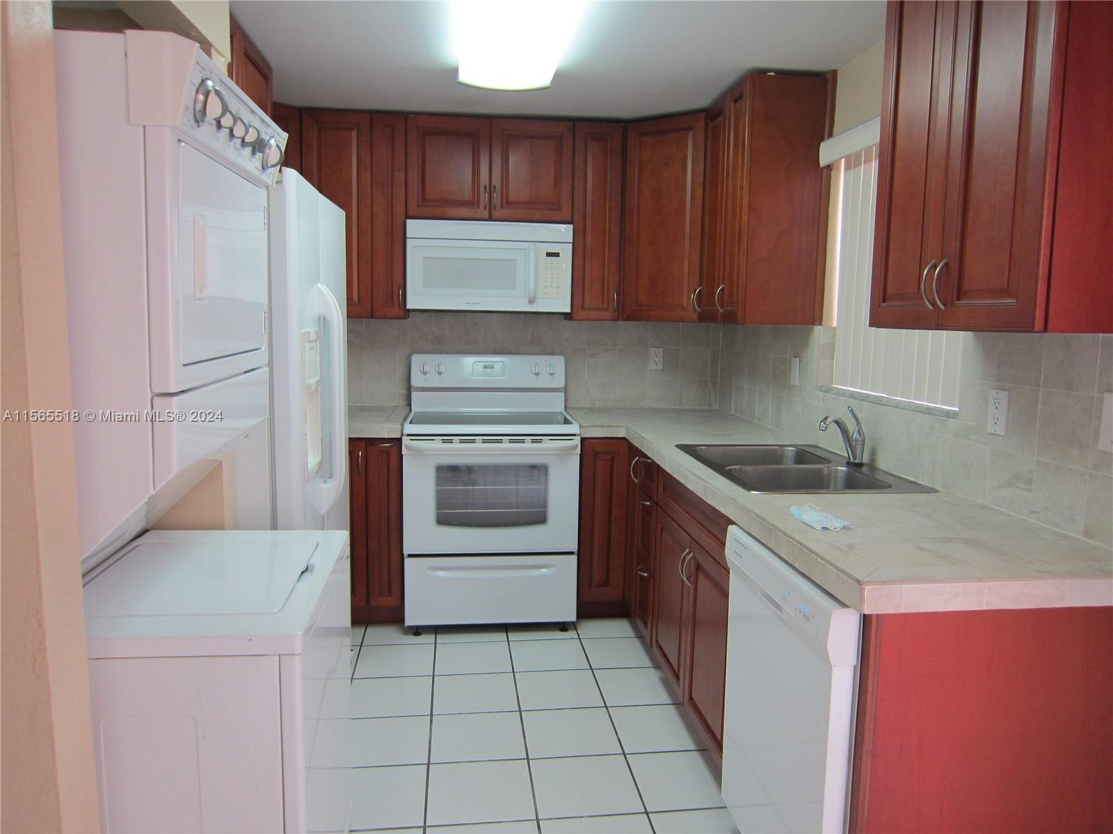 10 Southwest 108th Avenue, Unit E8 Sweetwater, FL 33174 - Photo 14 of 21