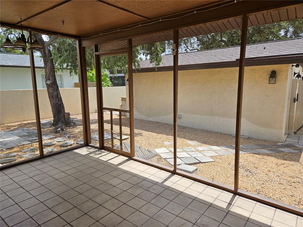 3418 West St Conrad Street Tampa, FL 33607 - Photo 21 of 24 a view of a room with window