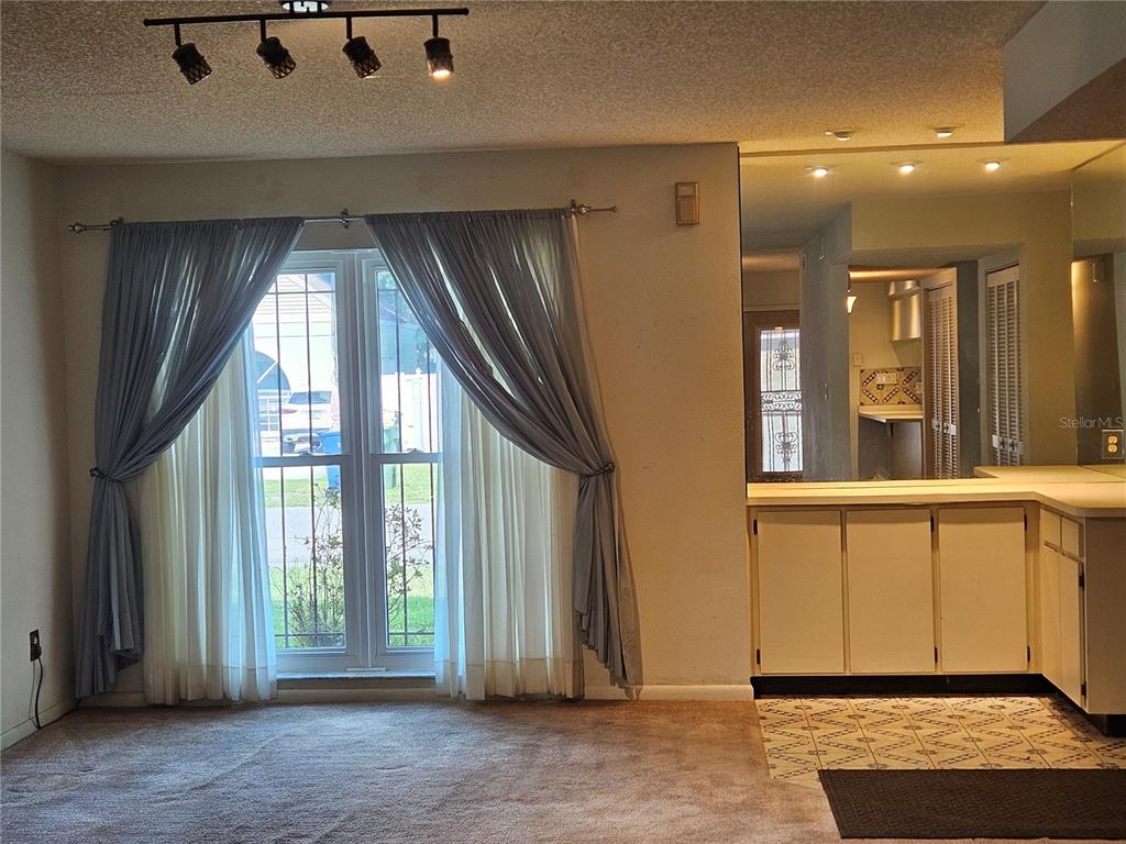 3418 West St Conrad Street Tampa, FL 33607 - Photo 3 of 24 an entryway with a window
