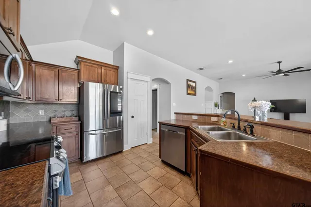 $295,000 | 11087 Westhaven Circle, Flint, TX 75762