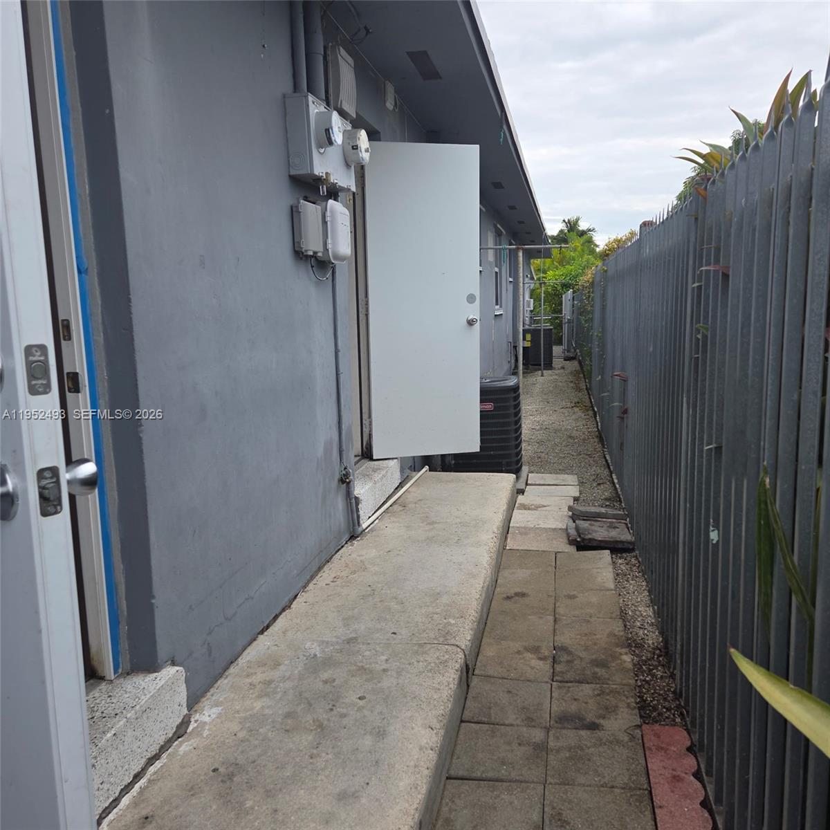 7056 Southwest 22nd Street Miami, FL 33155 - Photo 28 of 35