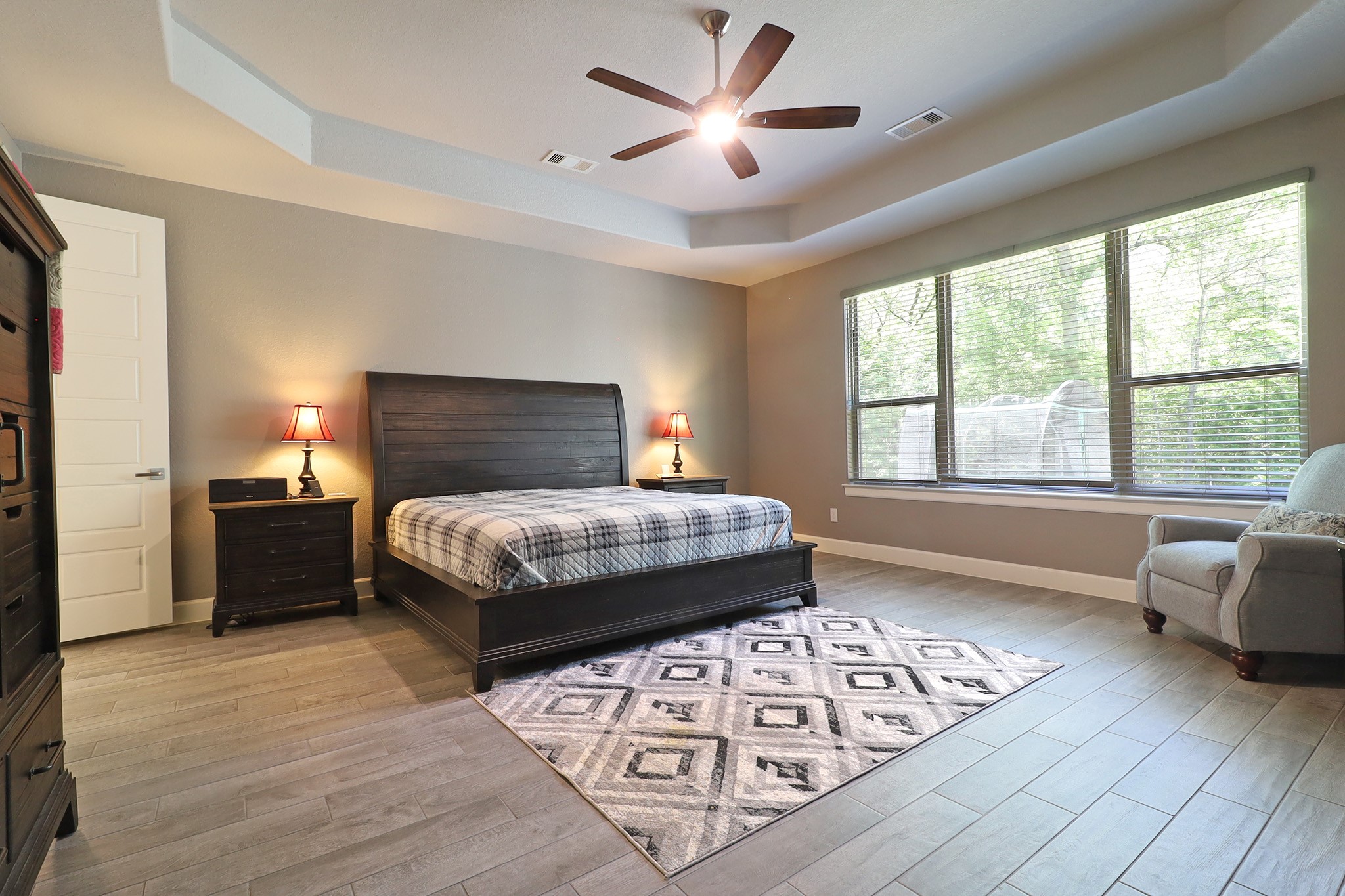121 Red Hawk Road Huntsville, TX 77340 - Photo 21 of 48 Huge primary bedroom with sitting area
