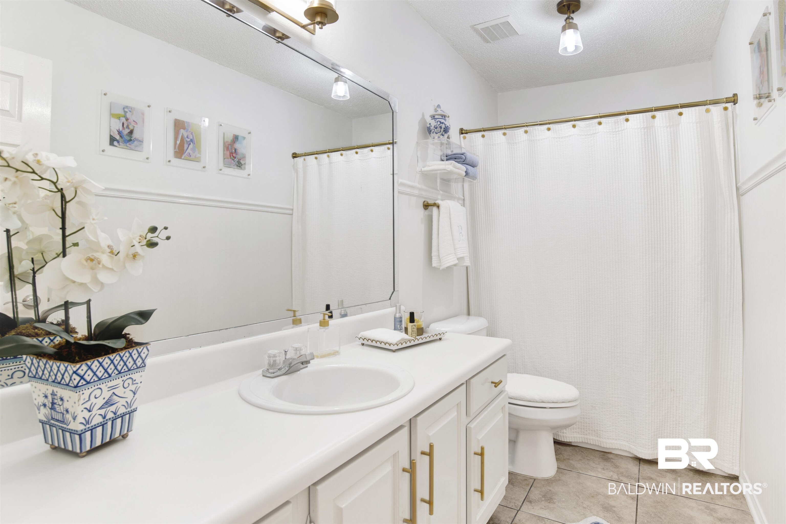 7040 Highpointe Place West Daphne, AL 36527 - Photo 28 of 37 Upstairs Bath