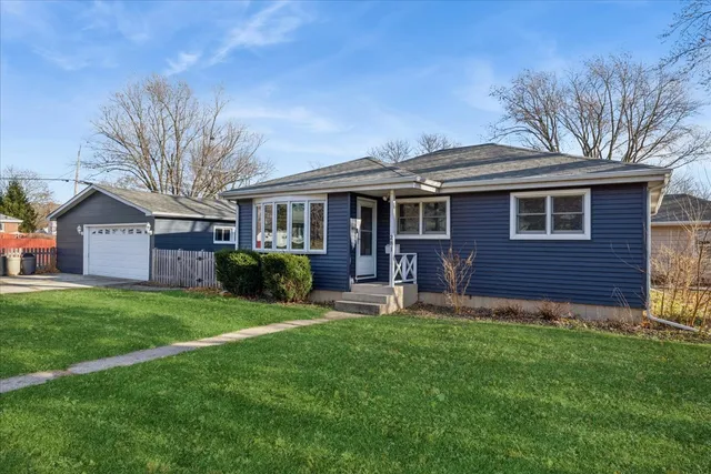 $319,900 | 281 North Shaddle Avenue, Mundelein, IL 60060
