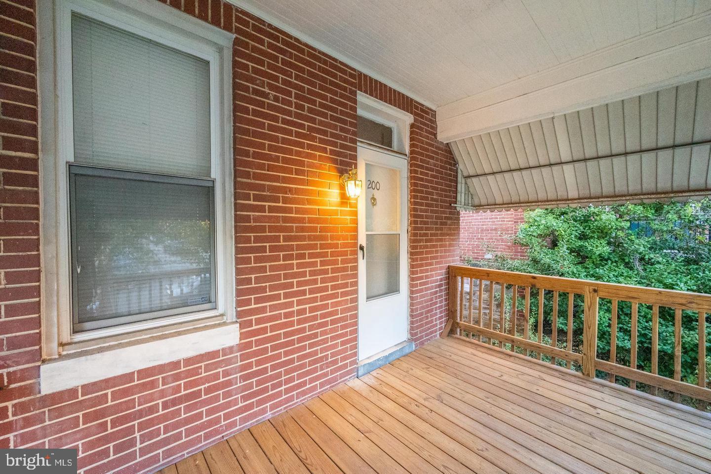 200 South Tremont Road Baltimore, MD 21229 - Photo 2 of 4 Porch