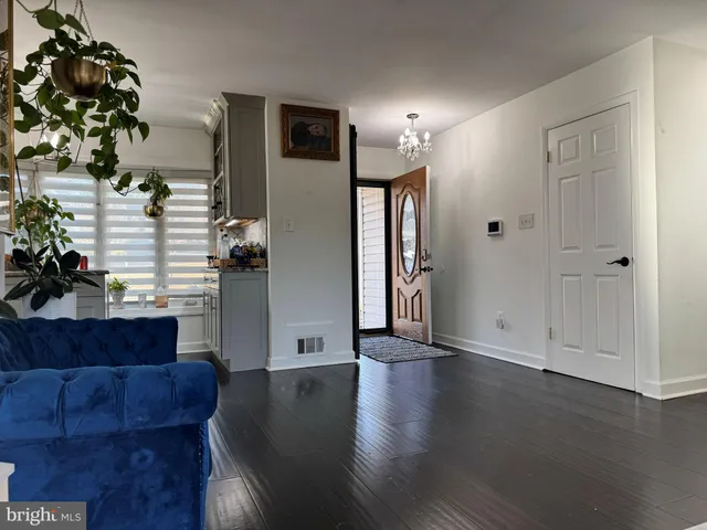 $1,095,000 | 131 Casmar Street Southeast, Vienna, VA 22180