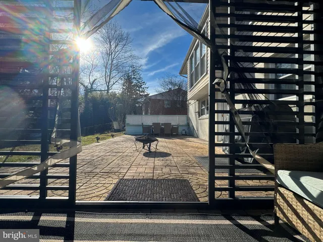 $1,095,000 | 131 Casmar Street Southeast, Vienna, VA 22180