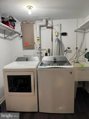 $1,095,000 | 131 Casmar Street Southeast, Vienna, VA 22180