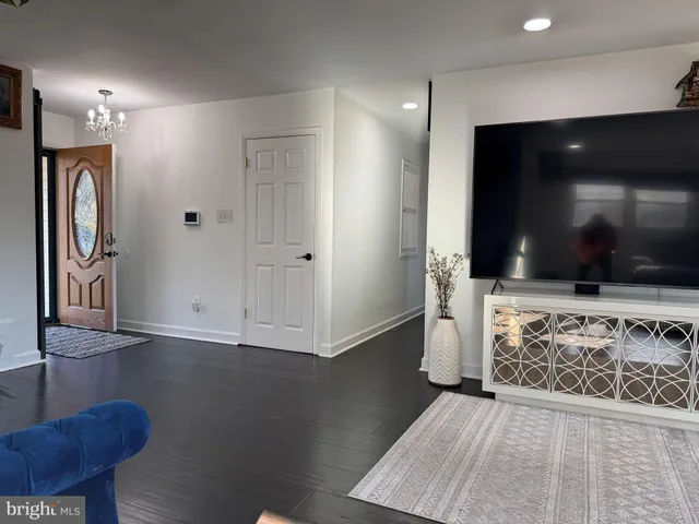 $1,095,000 | 131 Casmar Street Southeast, Vienna, VA 22180