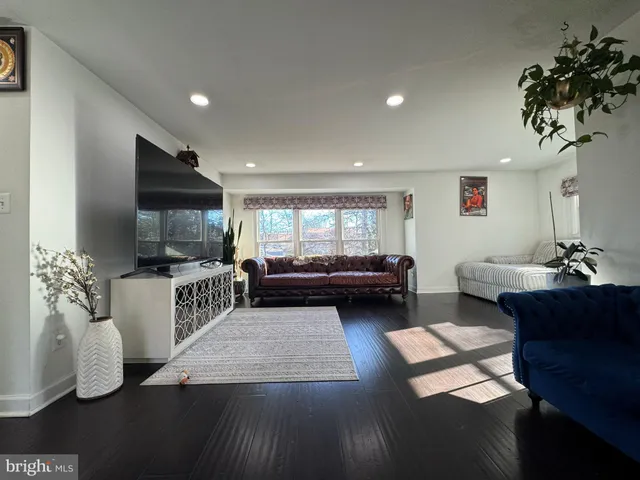 $1,095,000 | 131 Casmar Street Southeast, Vienna, VA 22180