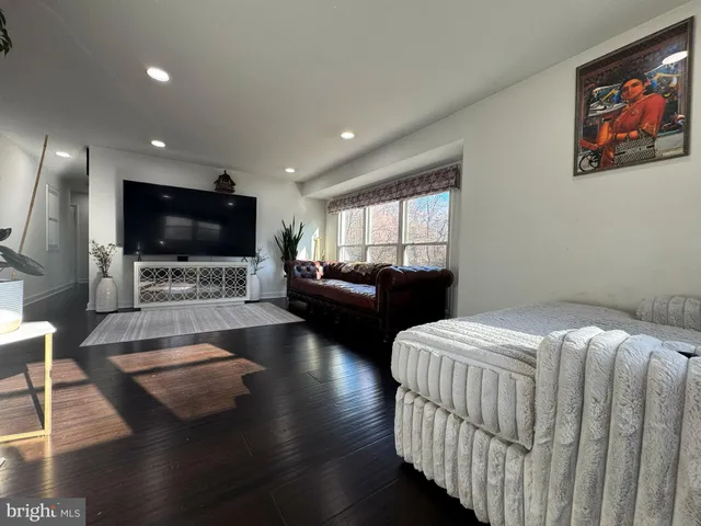 $1,095,000 | 131 Casmar Street Southeast, Vienna, VA 22180