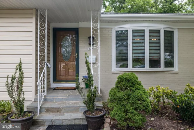 $1,095,000 | 131 Casmar Street Southeast, Vienna, VA 22180