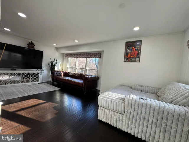 $1,095,000 | 131 Casmar Street Southeast, Vienna, VA 22180