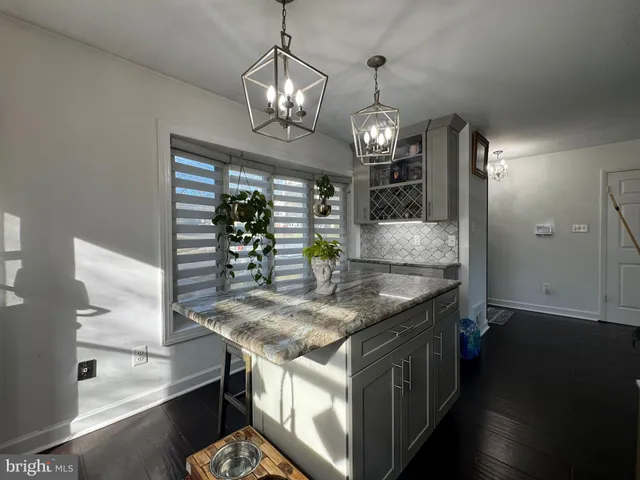 $1,095,000 | 131 Casmar Street Southeast, Vienna, VA 22180