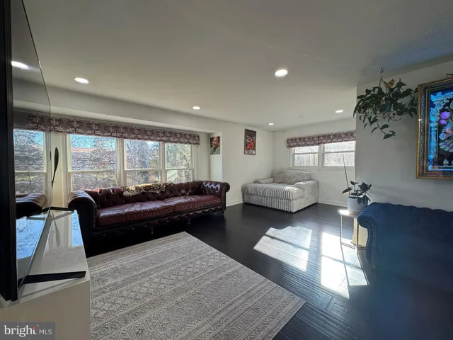 $1,095,000 | 131 Casmar Street Southeast, Vienna, VA 22180