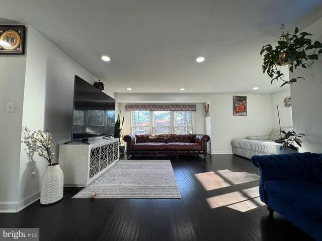 $1,095,000 | 131 Casmar Street Southeast, Vienna, VA 22180