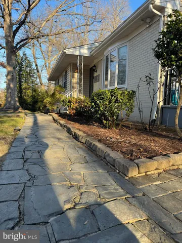 $1,095,000 | 131 Casmar Street Southeast, Vienna, VA 22180