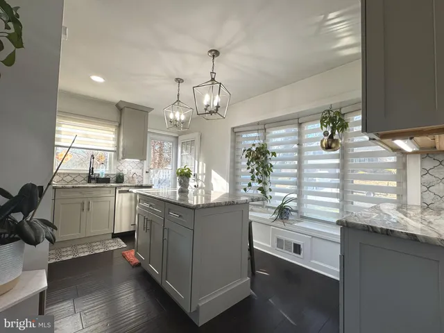 $1,095,000 | 131 Casmar Street Southeast, Vienna, VA 22180