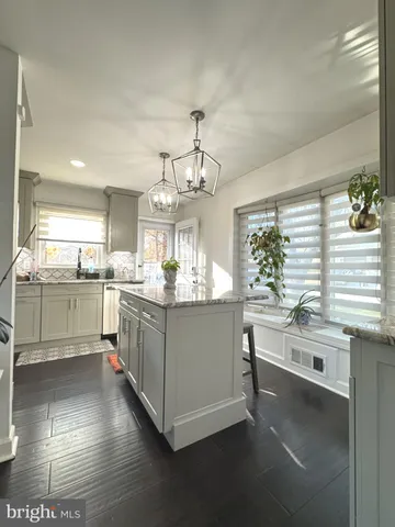 $1,095,000 | 131 Casmar Street Southeast, Vienna, VA 22180