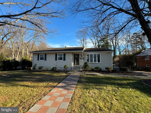 $1,095,000 | 131 Casmar Street Southeast, Vienna, VA 22180