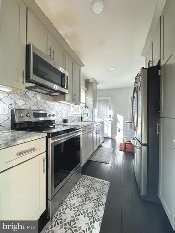 $1,095,000 | 131 Casmar Street Southeast, Vienna, VA 22180