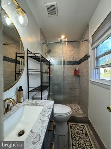 $1,095,000 | 131 Casmar Street Southeast, Vienna, VA 22180