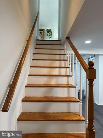 $1,095,000 | 131 Casmar Street Southeast, Vienna, VA 22180