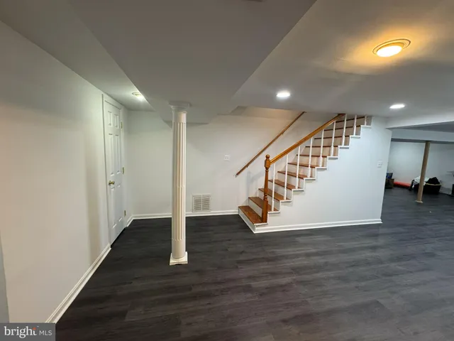 $1,095,000 | 131 Casmar Street Southeast, Vienna, VA 22180