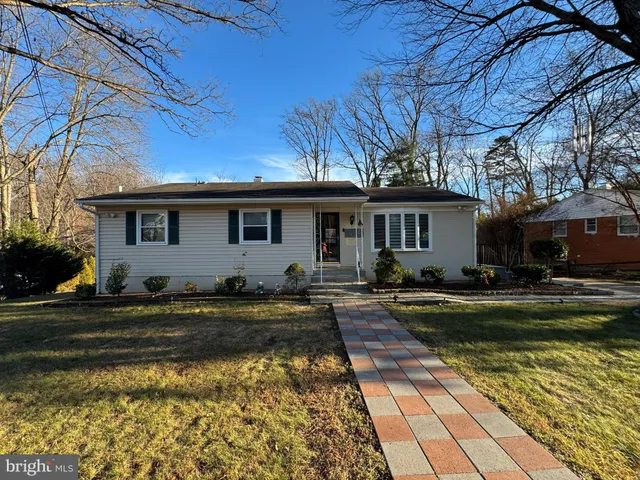 $1,095,000 | 131 Casmar Street Southeast, Vienna, VA 22180