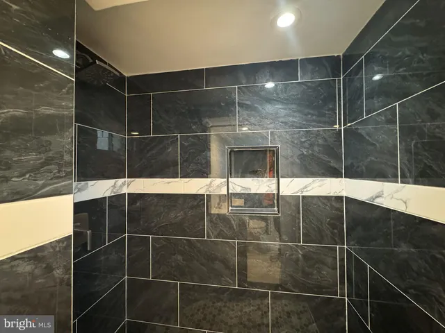 $1,095,000 | 131 Casmar Street Southeast, Vienna, VA 22180